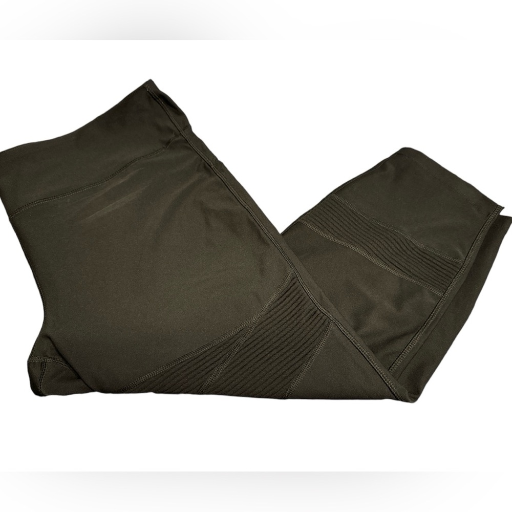 Women’s athletic capris